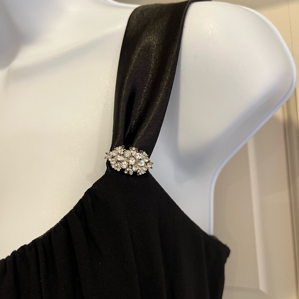𝅺Gorgeous black knee length dress with sparkle design around the skirt. - Picture 7 of 7